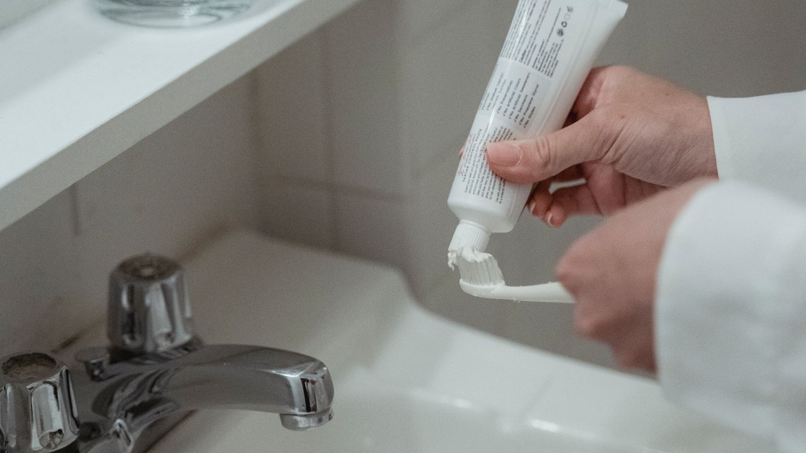 Chăm sóc hàm tháo lắp đúng cách mỗi ngày